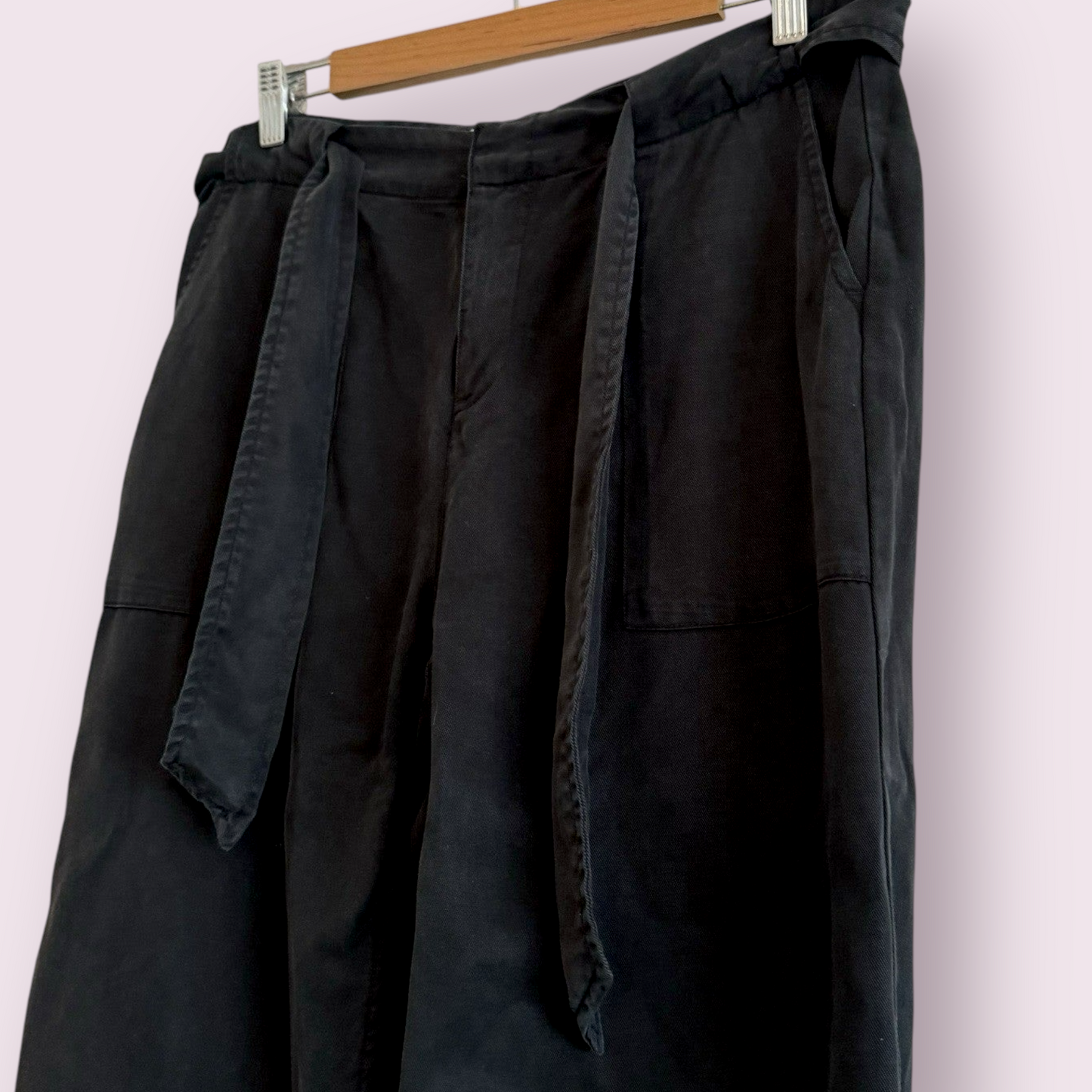 Fat Face Size 10 UK Black Wide Leg Cropped Trousers With Pockets And Belt