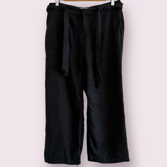 Fat Face Size 10 UK Black Wide Leg Cropped Trousers With Pockets And Belt